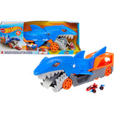 Hot Wheels Toy Car Playset, Takeoff Adventure Airport Set with Die-Cast Audi in 1:64 Scale, Plastic Plane, Take-Off & Landing Feature & Storage