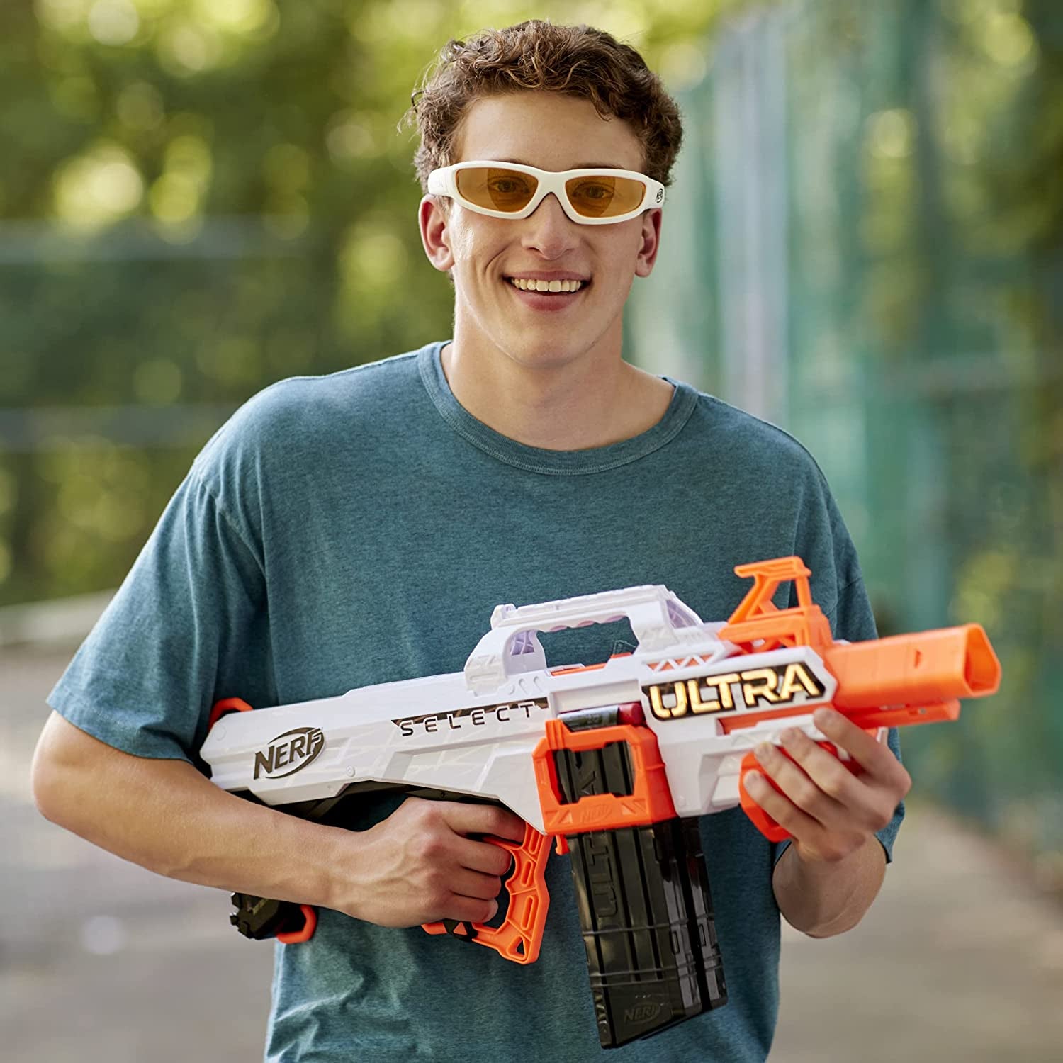 NERF Ultra Select Fully Motorized Blaster, Fire for Distance or Accuracy, Includes Clips and Darts